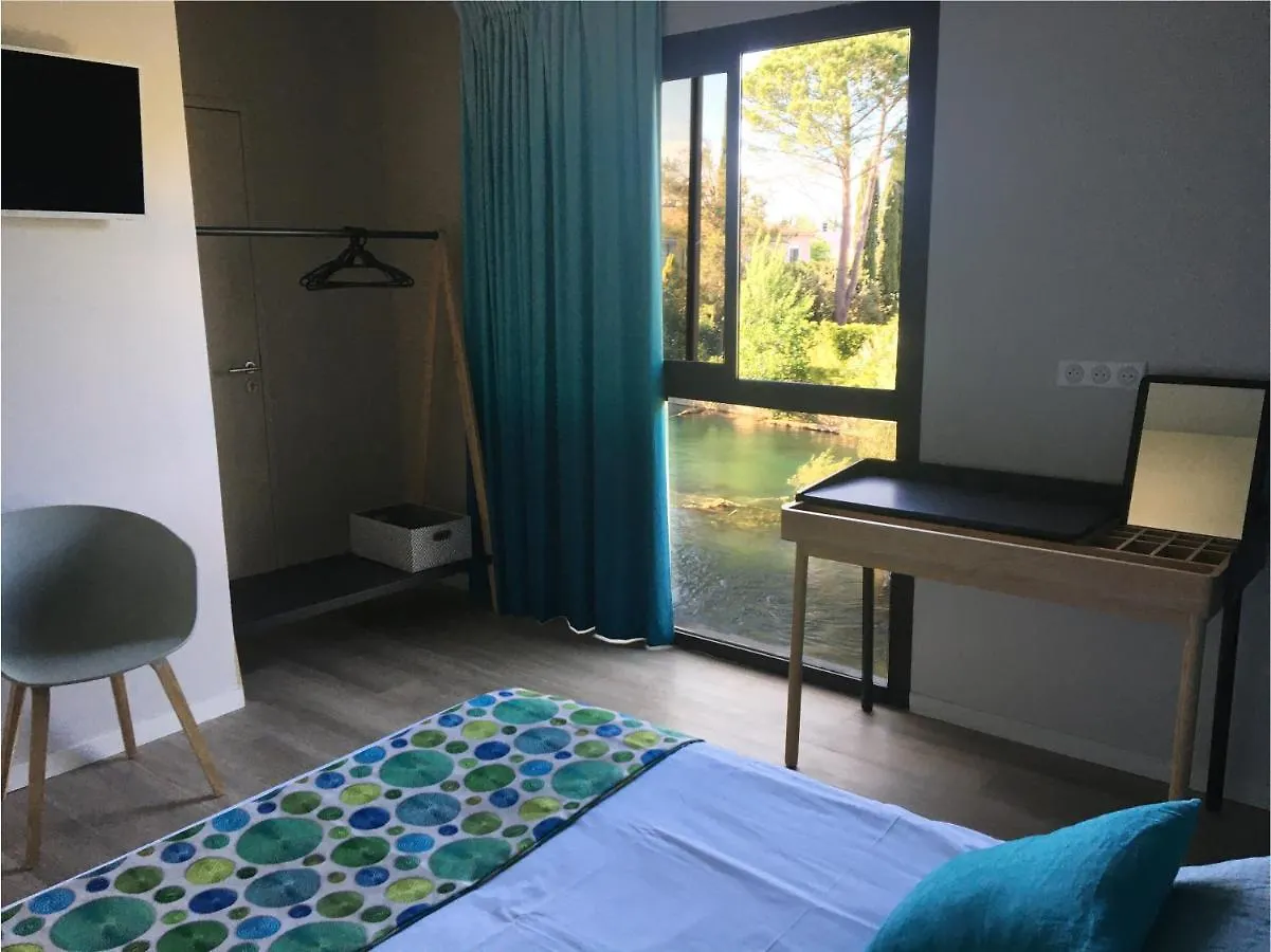 **  Hotel Cantosorgue LʼIsle-sur-la-Sorgue Francia